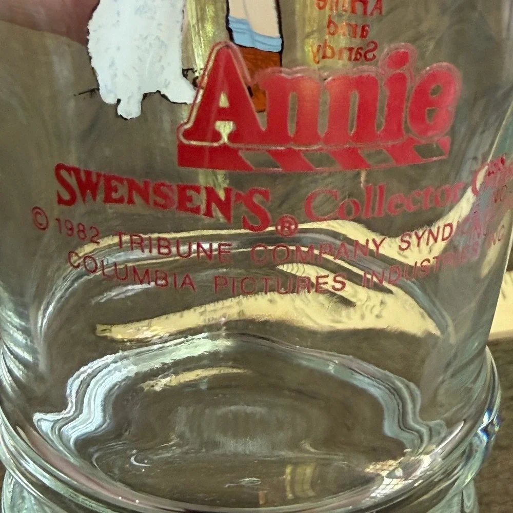 Annie‎ and Sandy Collector Glass 1982 Movie Promo Swensen's